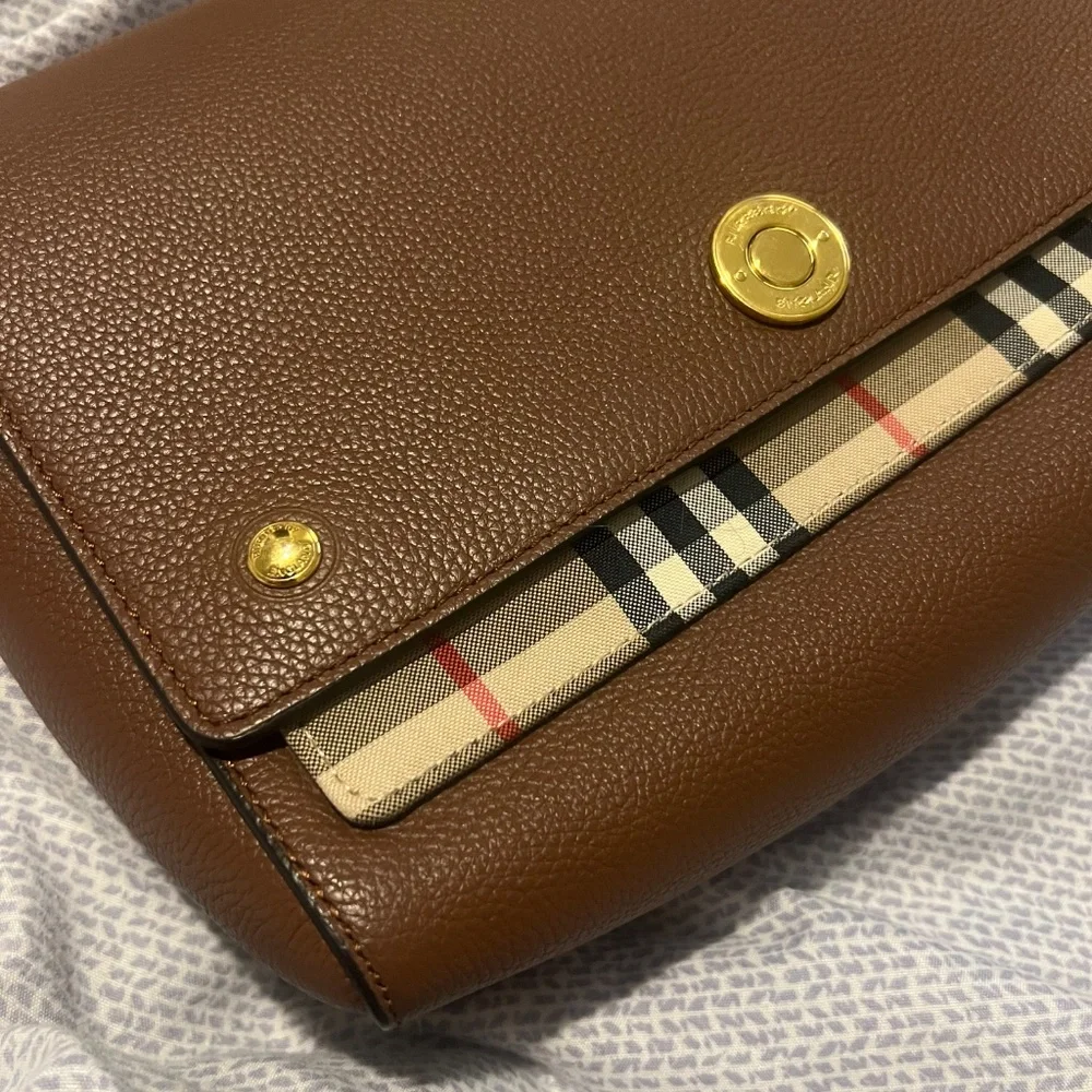 Burberry Note Shoulder Bag - Picture 3 of 13